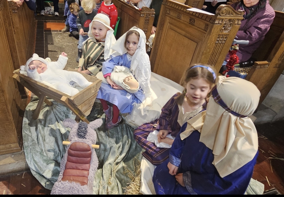 OUR CHRISTMAS CRACKER CRIB SERVICE - News - Dunsfold: St Mary & All ...